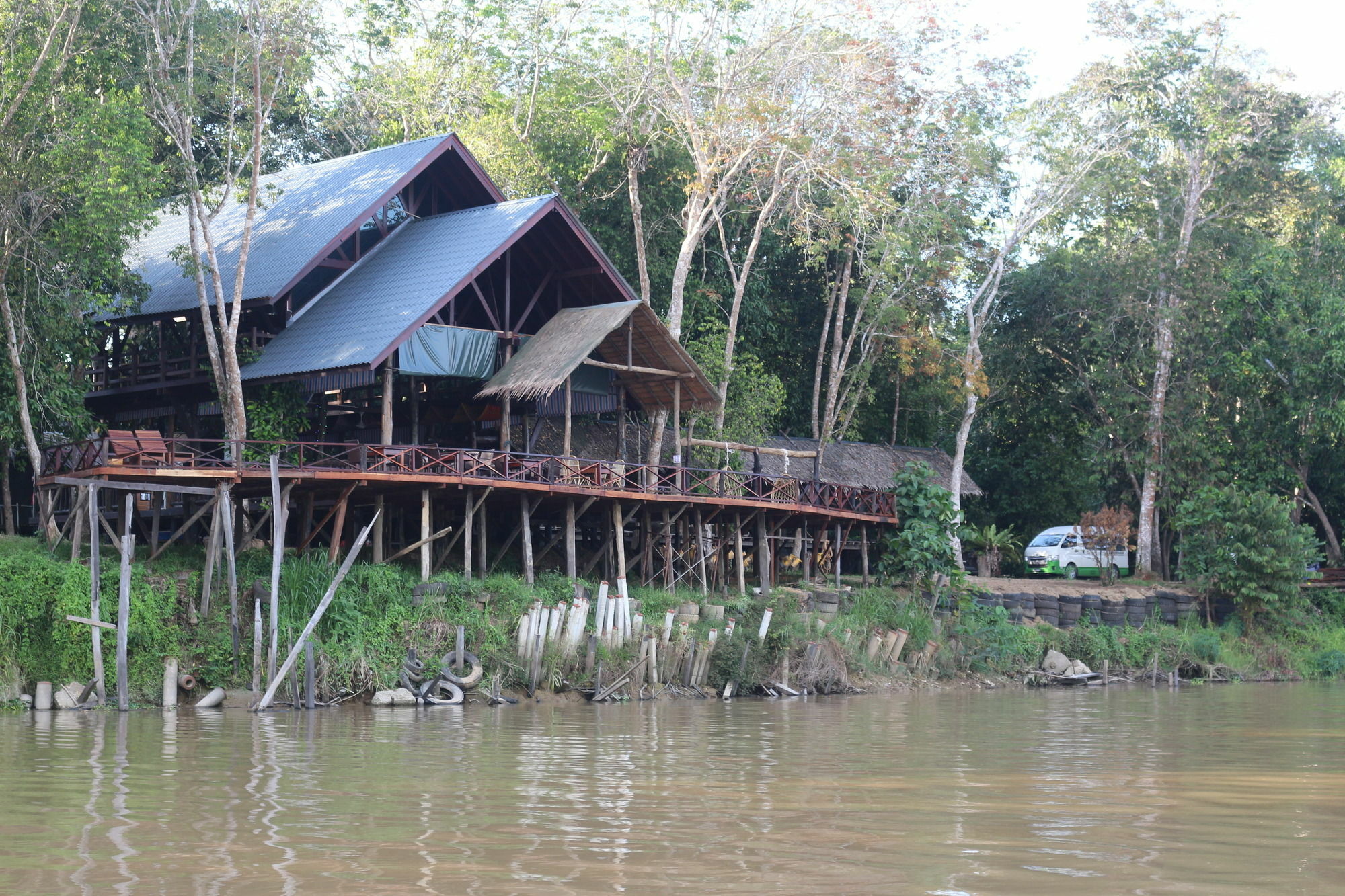 Borneo Natural Sukau Bilit Resort Exterior photo